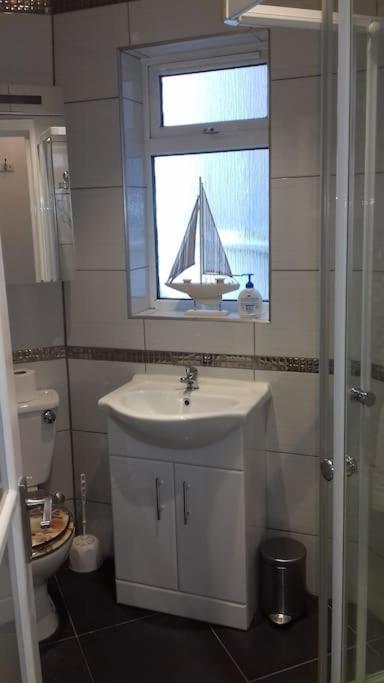 Between Piers, The Stylish Studio Flat In Cannon Place Brighton Екстериор снимка
